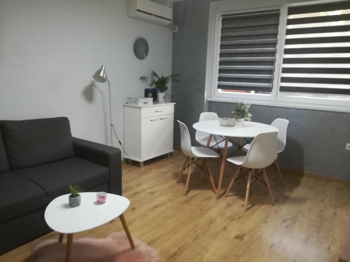 Apartment Marija Sremska Mitrovica Exterior foto